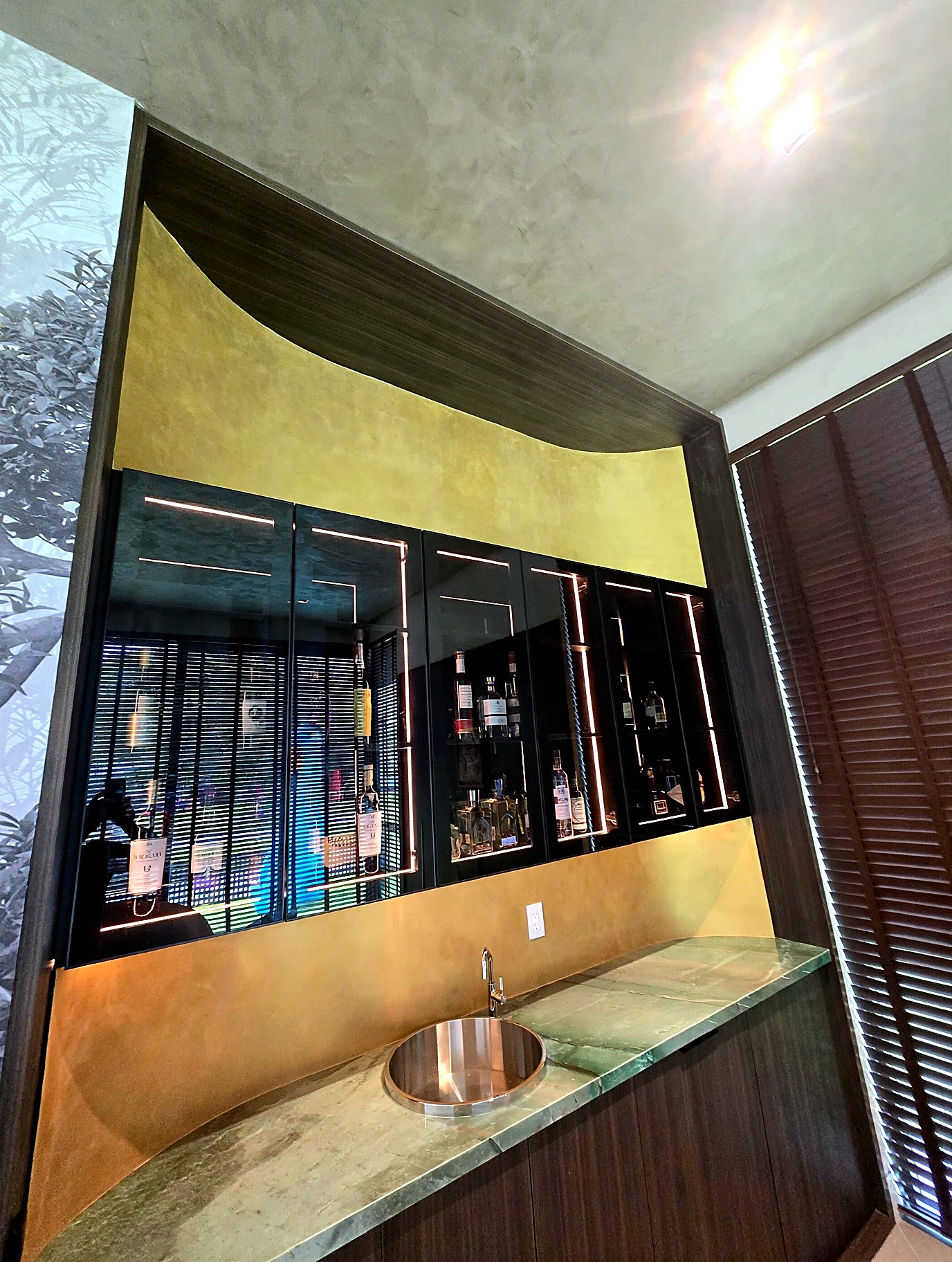 Gold metallic plaster bar counter with a warm reflective finish